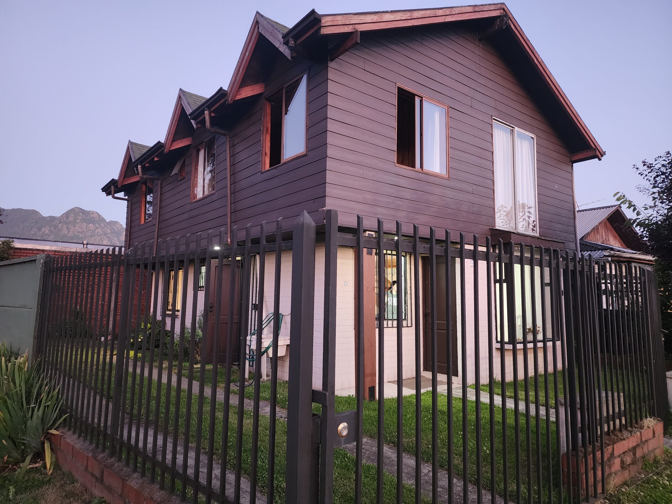 Arriendo Casa Centro Pucón | 4 Dormitorios, 2 Baños, Estacionamiento